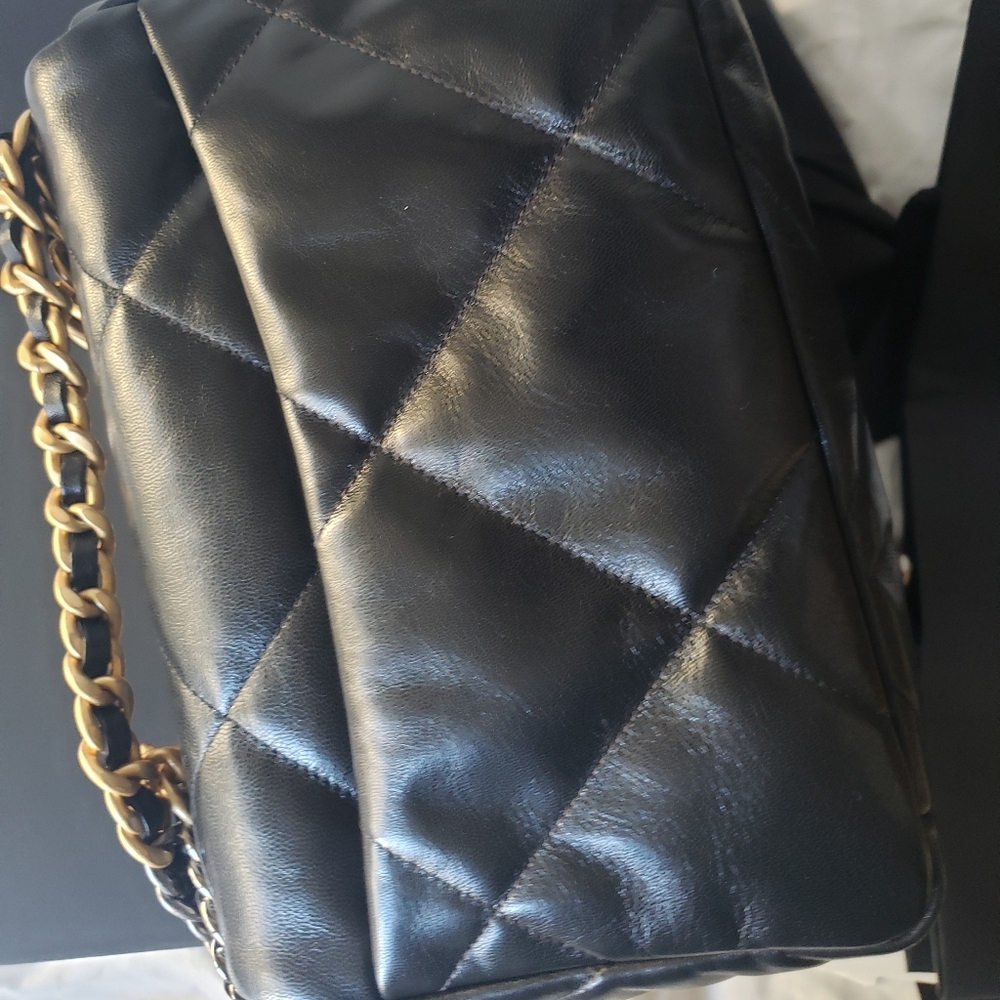 CHANEL 22C Black 19 Flap Bag Small Ruthenium-Finish MetalBlack